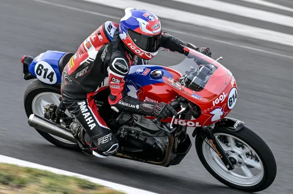 Réalisation de l'habillage de trois motos pour Igol